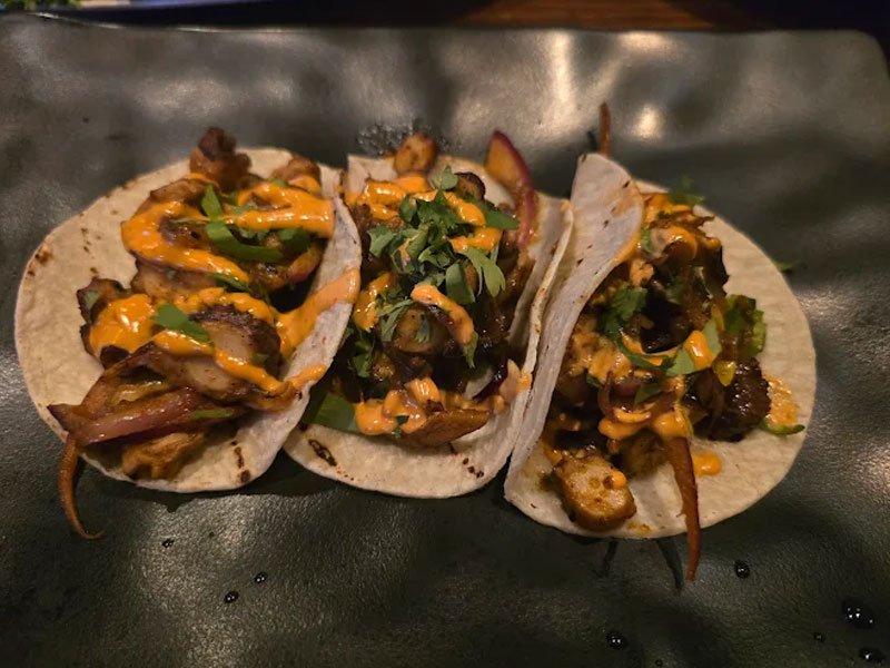 Off The Hook Raw Bar & Grill